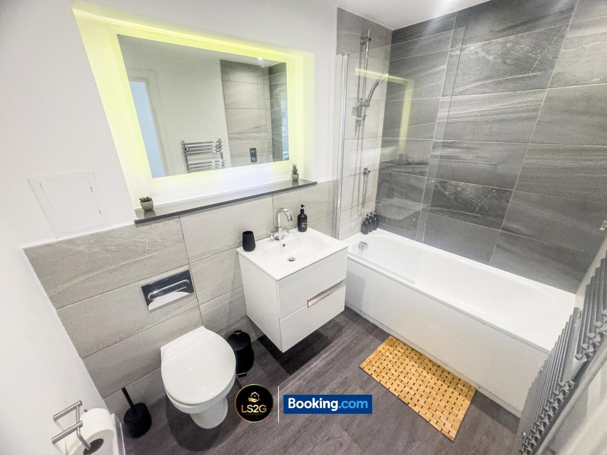 Stylish 2 Bedroom By Ls2g Short Lets & Serviced Greater With Free Parking Appartement *